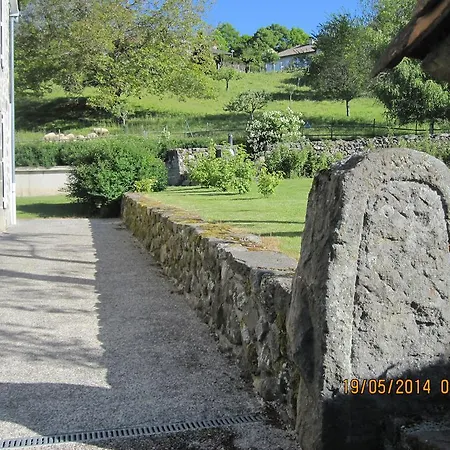 Rural Au Coeur Du Cantal Hébergement de vacances *